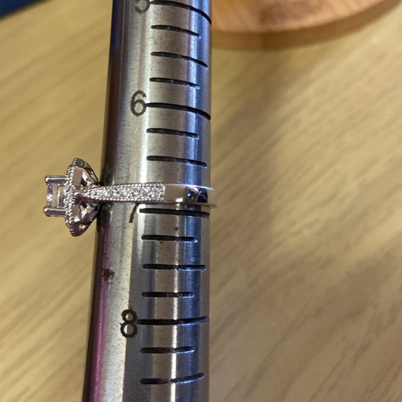 Sterling Flower shaped lab diamond ring - Picture 8 of 8